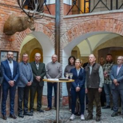 VHRS_021_0426-27_WEB