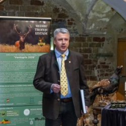 VHRS_021_0426-28_WEB