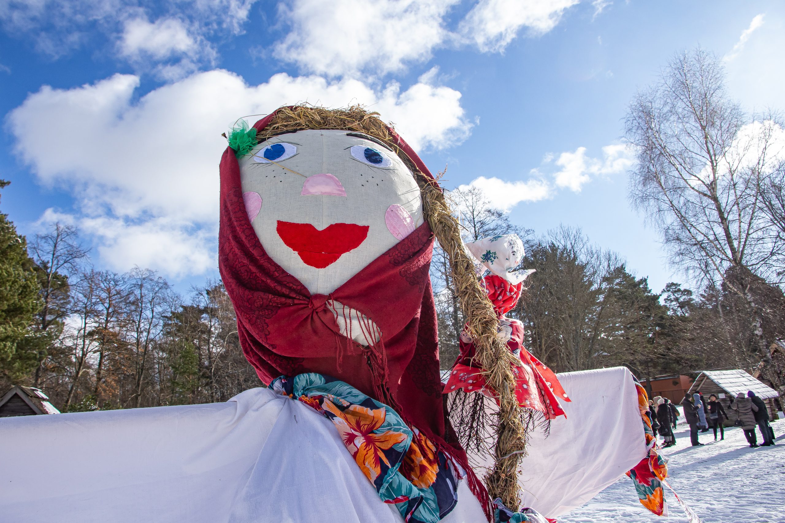 Tradicionāla Masļeņicas salmu lelle Piejūras brīvdabas muzejā.