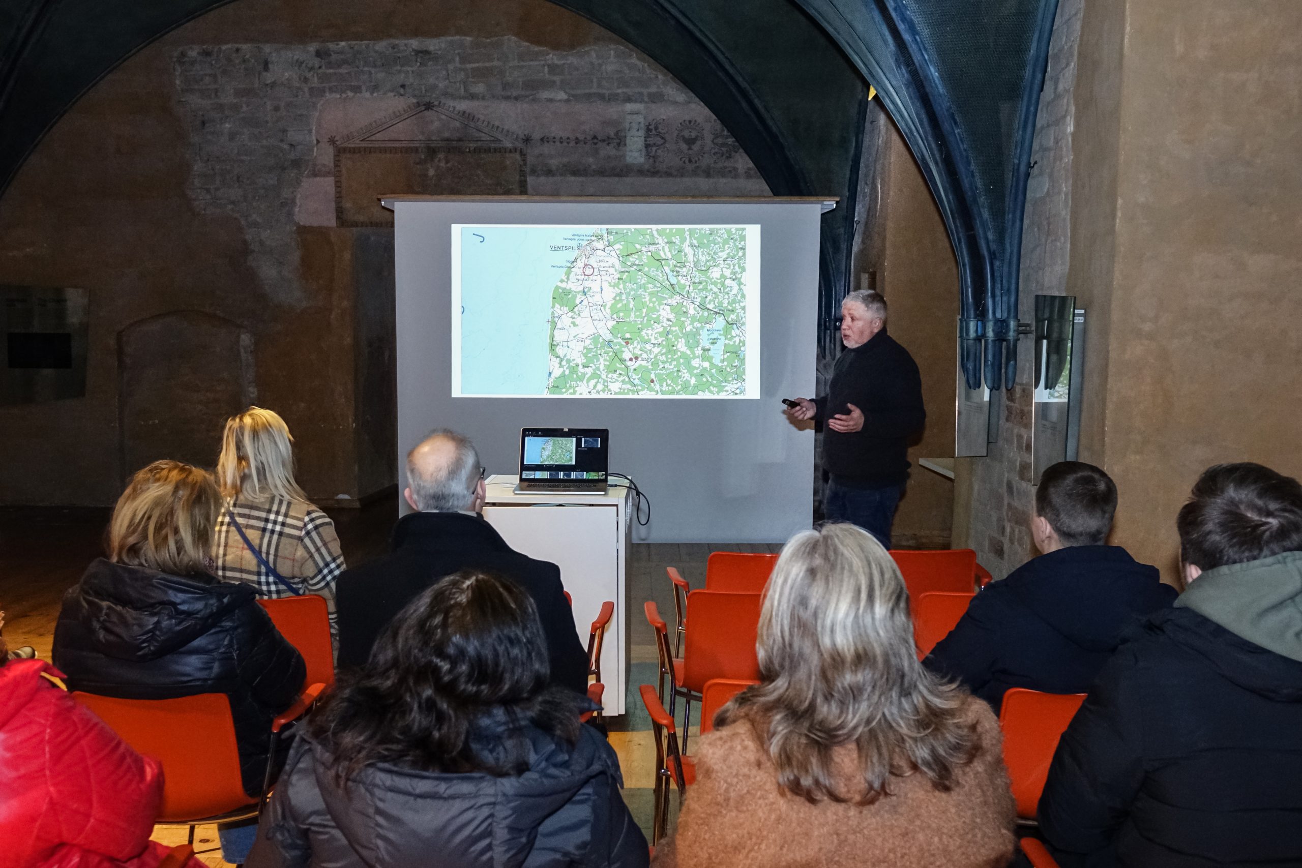 Vēstures otrdiena ar Armandu Vijupu Livonijas ordeņa pils kapitulu zālē.