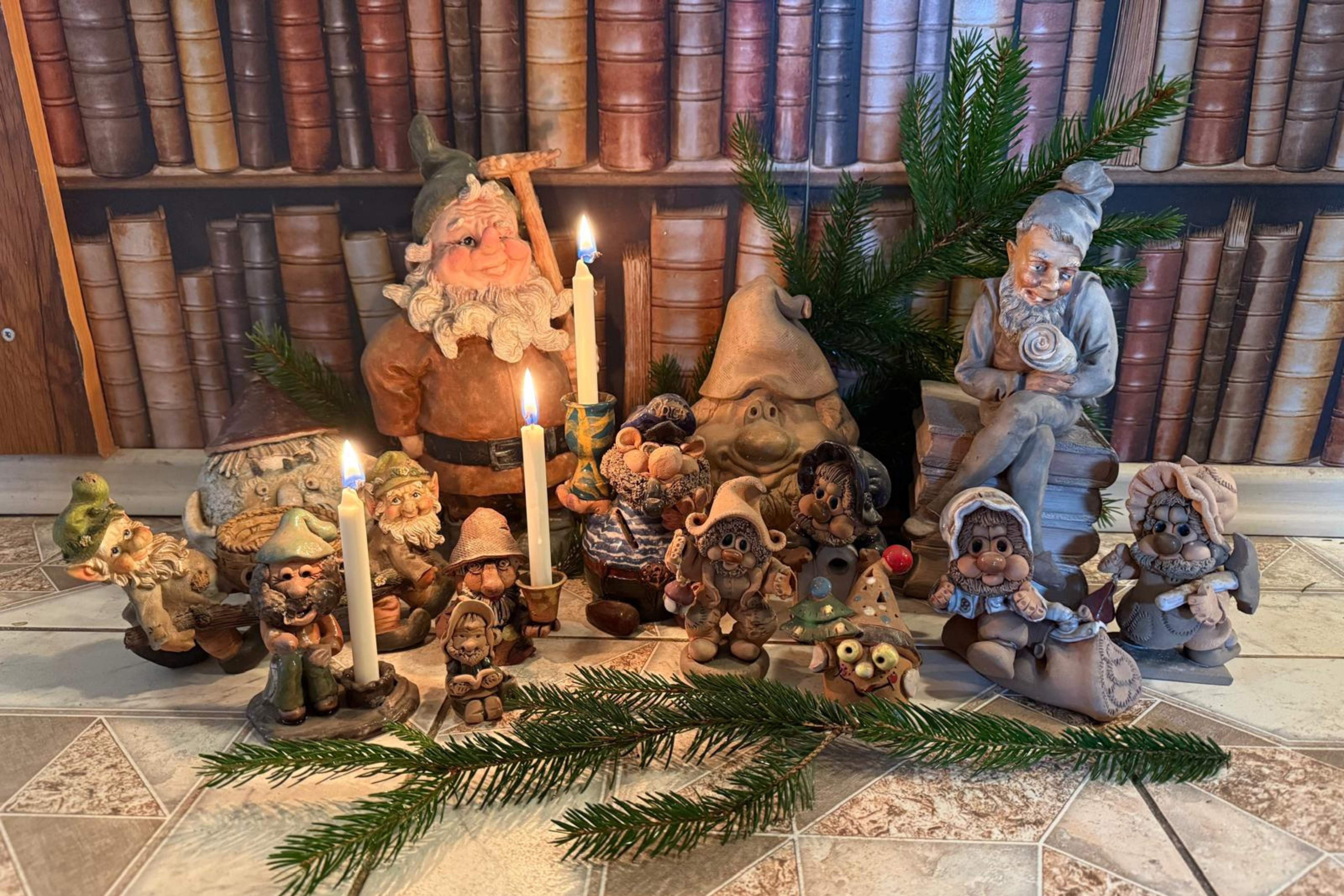 Ventspils muzeja foto - Izstāde Rūķis rūķim roku deva